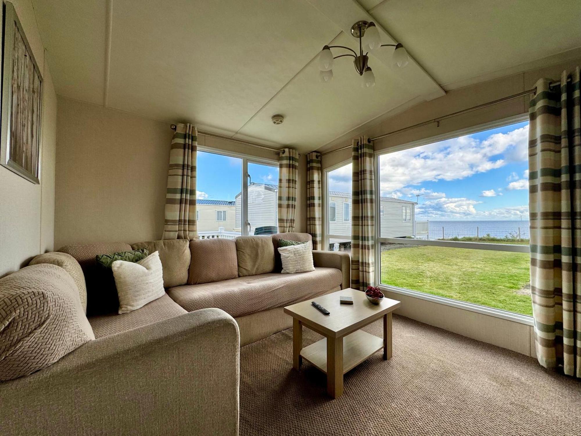 New Sea View Platinum Caravan With Huge Decking Newcastle upon Tyne Eksteriør billede