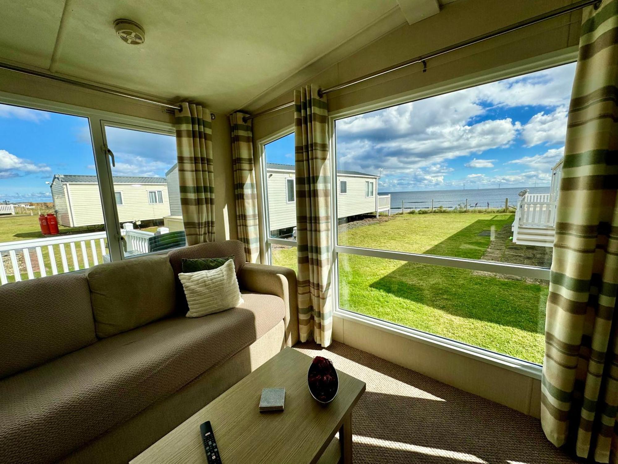 New Sea View Platinum Caravan With Huge Decking Newcastle upon Tyne Eksteriør billede