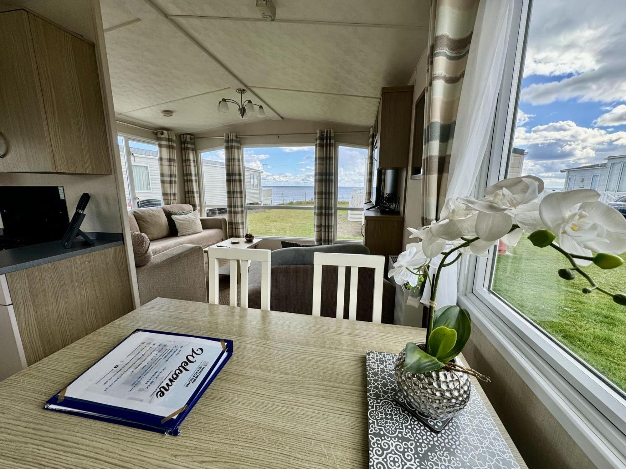 New Sea View Platinum Caravan With Huge Decking Newcastle upon Tyne Eksteriør billede