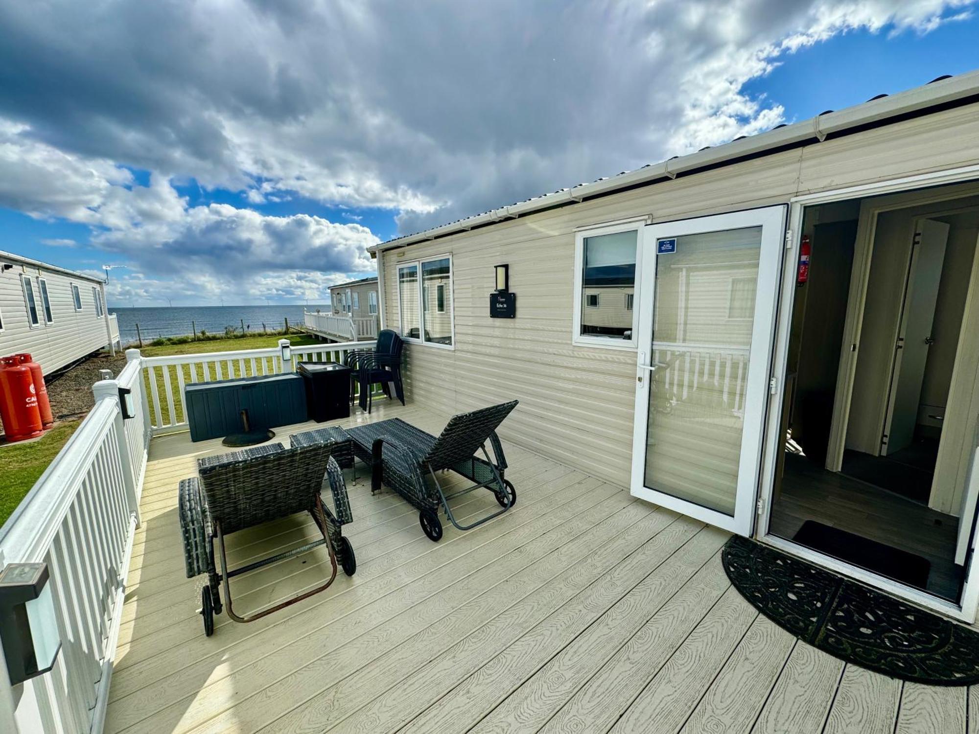 New Sea View Platinum Caravan With Huge Decking Newcastle upon Tyne Eksteriør billede