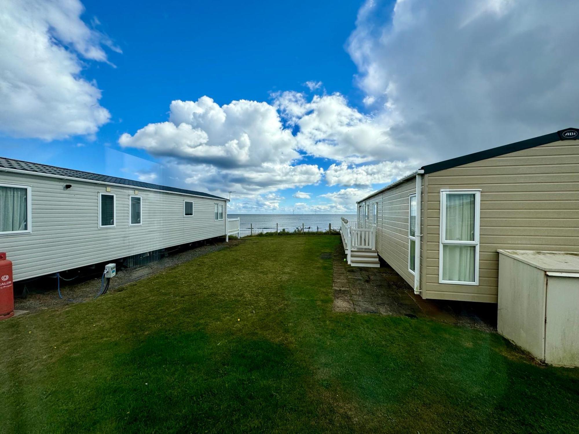 New Sea View Platinum Caravan With Huge Decking Newcastle upon Tyne Eksteriør billede